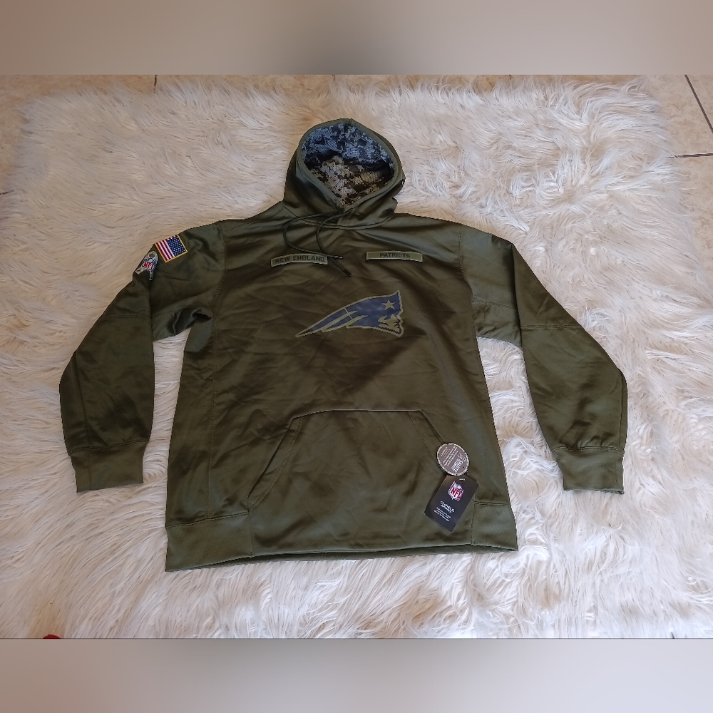 Men's New England Patriots Nike Olive Sweatshirt.